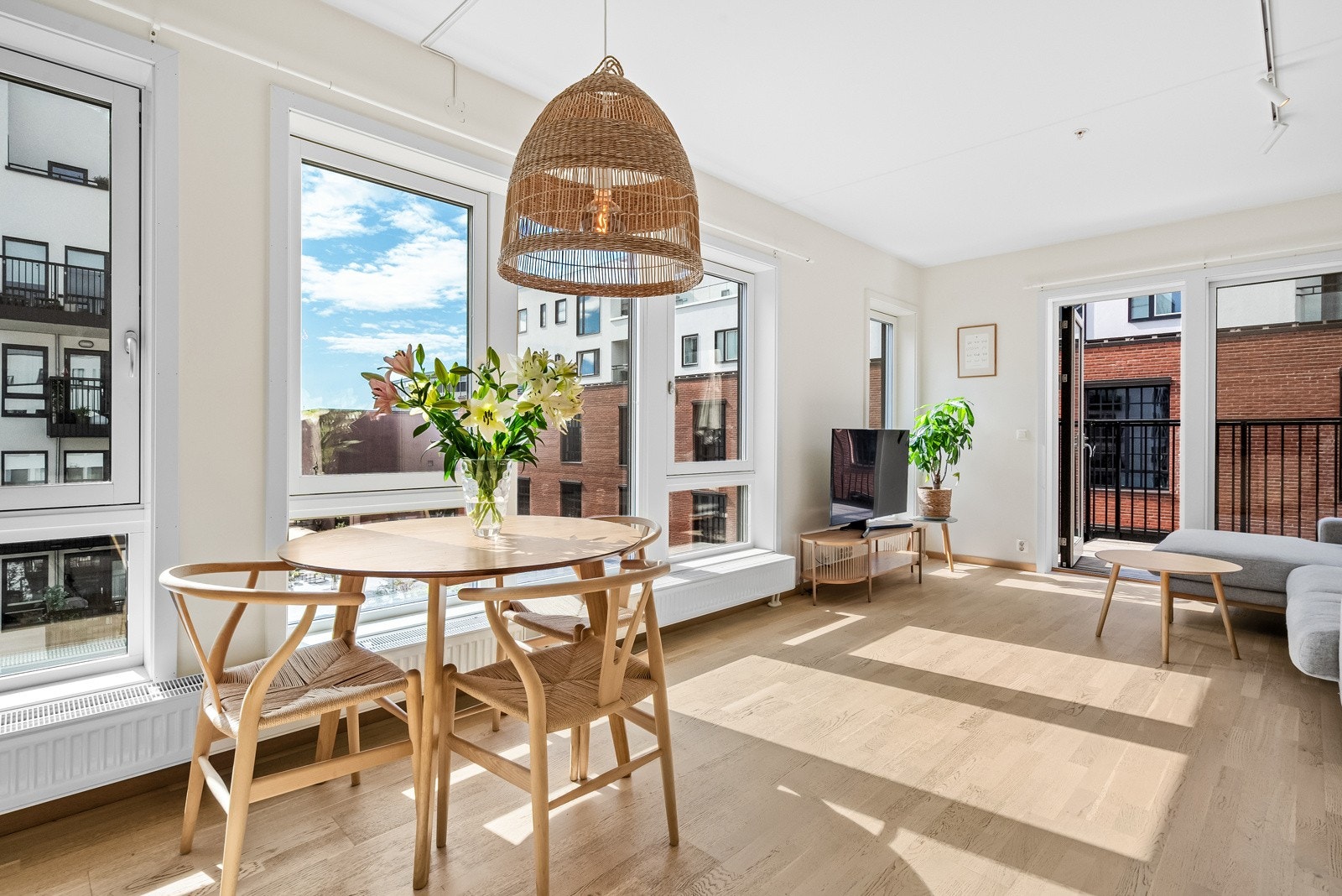 Velkommen til Bøkkerveien 16A, presentert av Schala & Partners ved Henrik Jensen, tlf. 996 92 427. Galleribilde