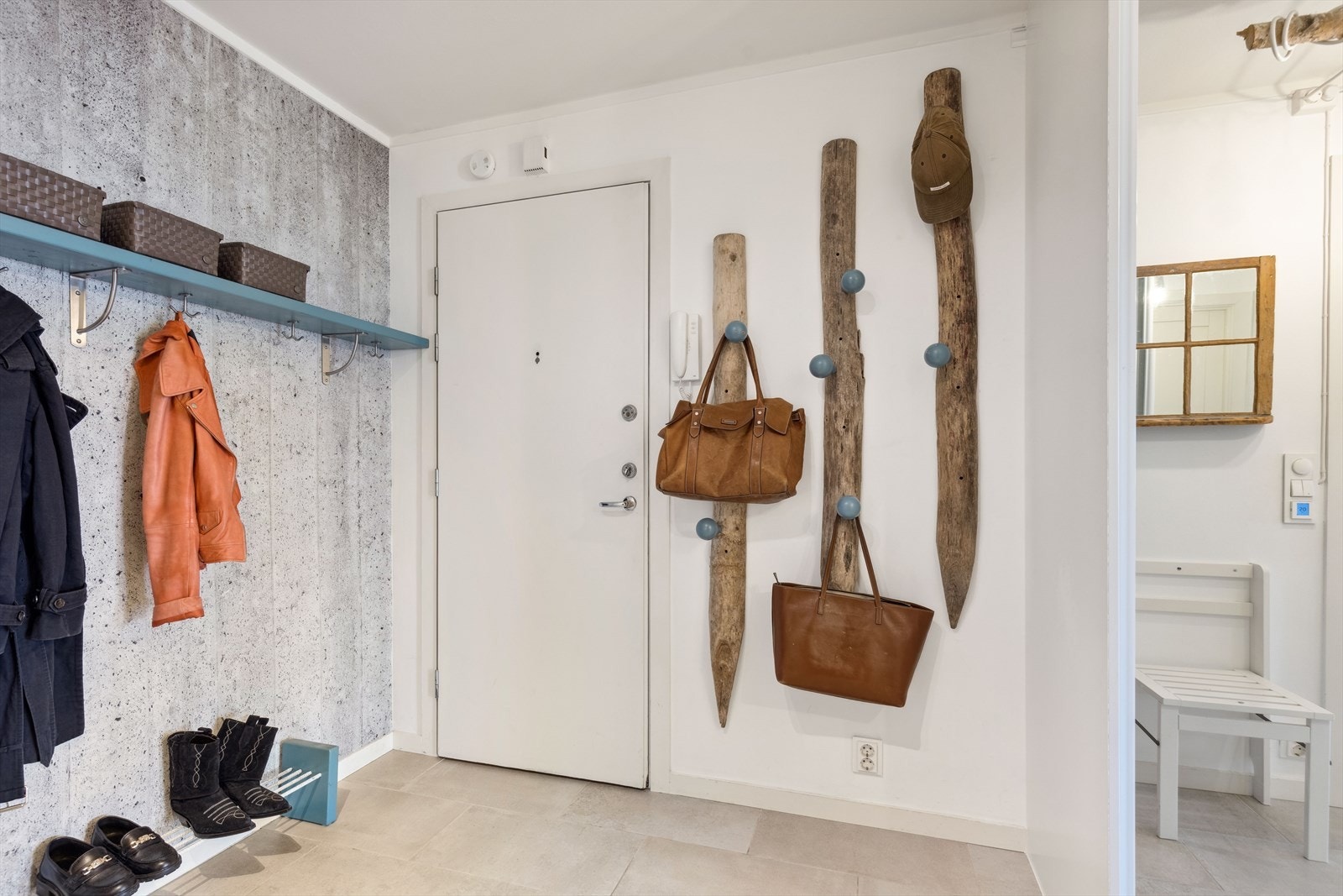 Her er det god plass til hylle og oppheng. Galleribilde