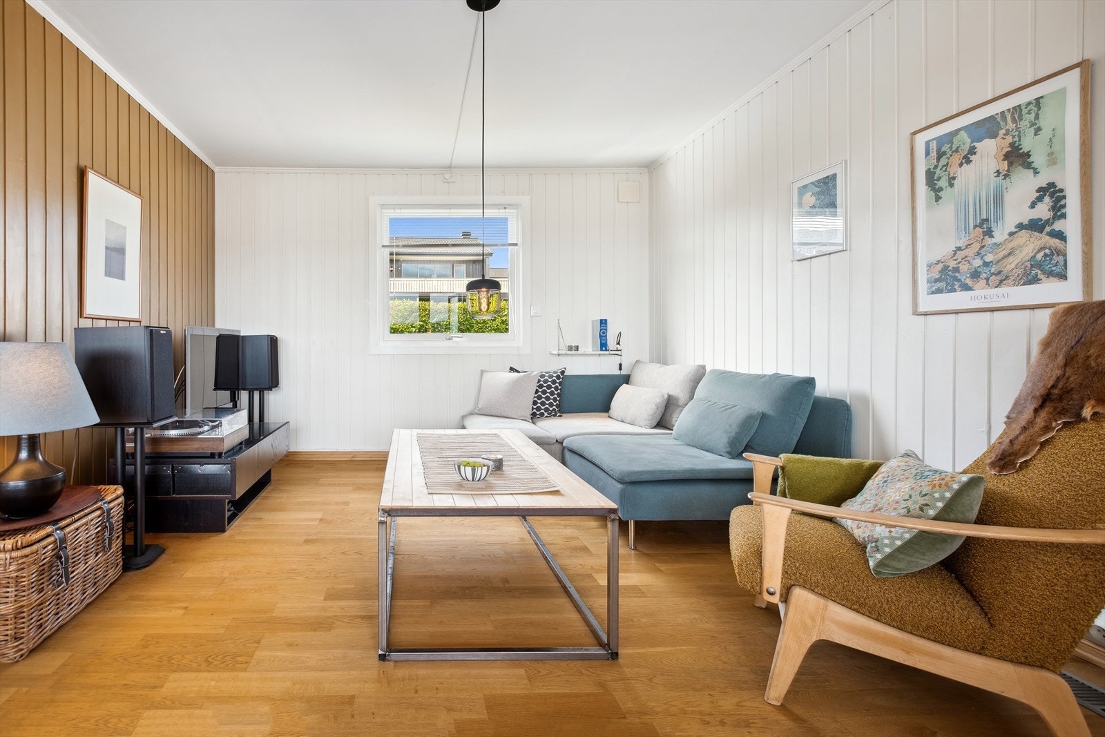 God plass til sofa, mediemøblement og spisestue Galleribilde