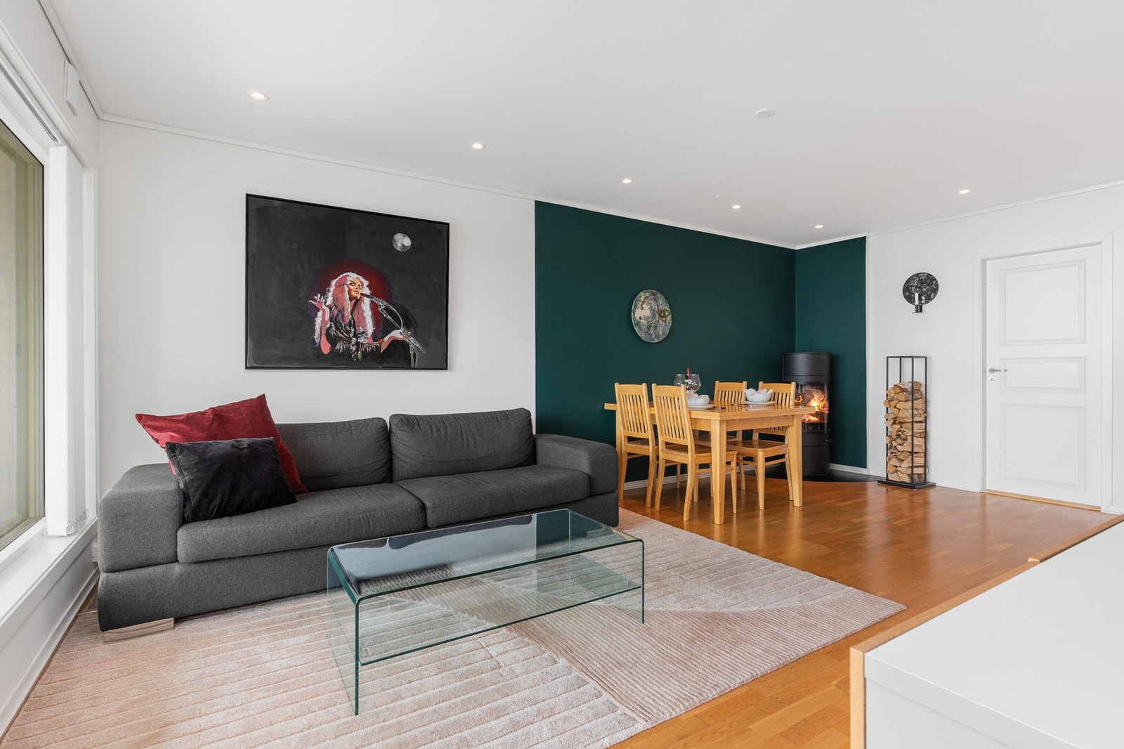 Stuen er på ca. 22,3 m² Galleribilde