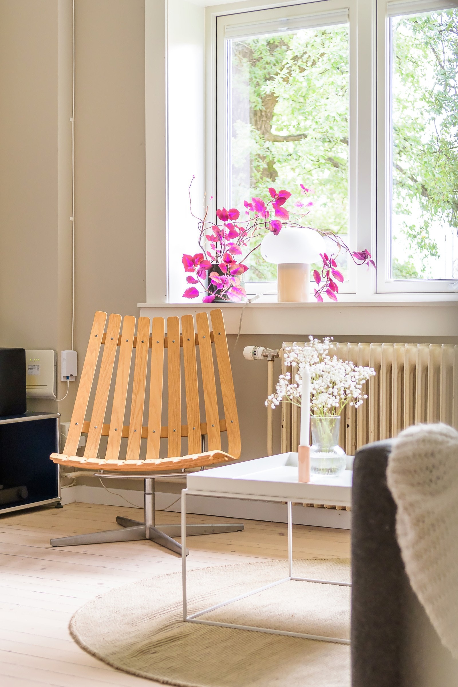 De store vindusflatene gir godt med naturlig lysinnslipp. Galleribilde