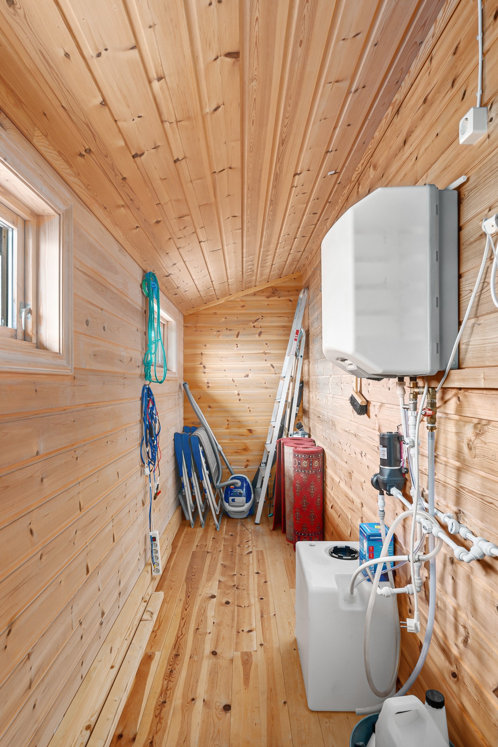 Enkelt vannsystem med dagtank Galleribilde