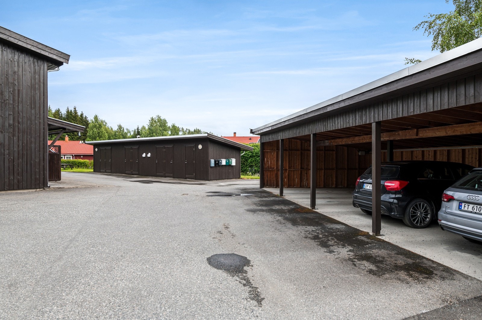 Til leiligheten følger det parkeringsplass i carport Galleribilde