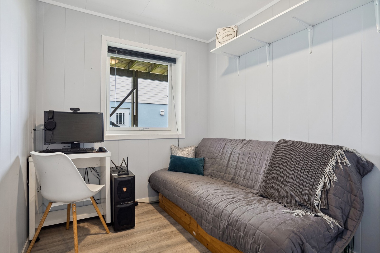 Soverom 2. Her innredet som kontor og gjesterom. Galleribilde