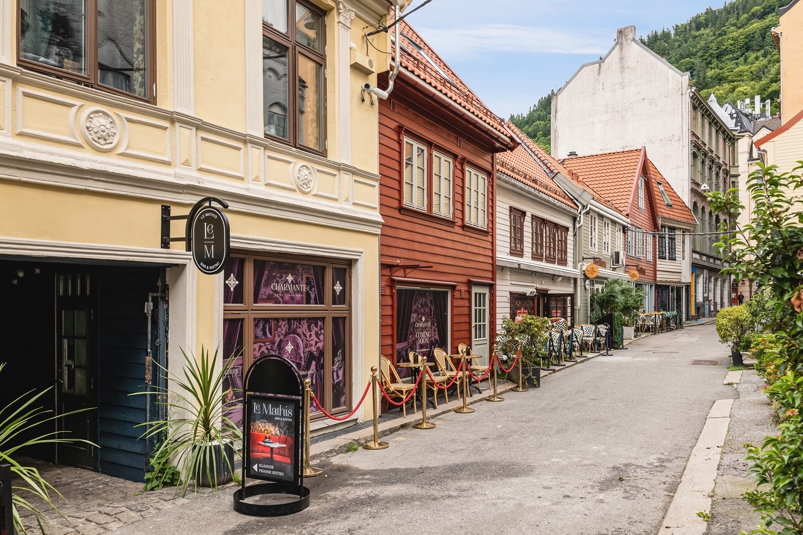 Boligen ligger et steinkast unna alt Bergen sentrum har å by på. Samtidig er du tilbaketrukket fra byens hektiske atmosfære. Galleribilde