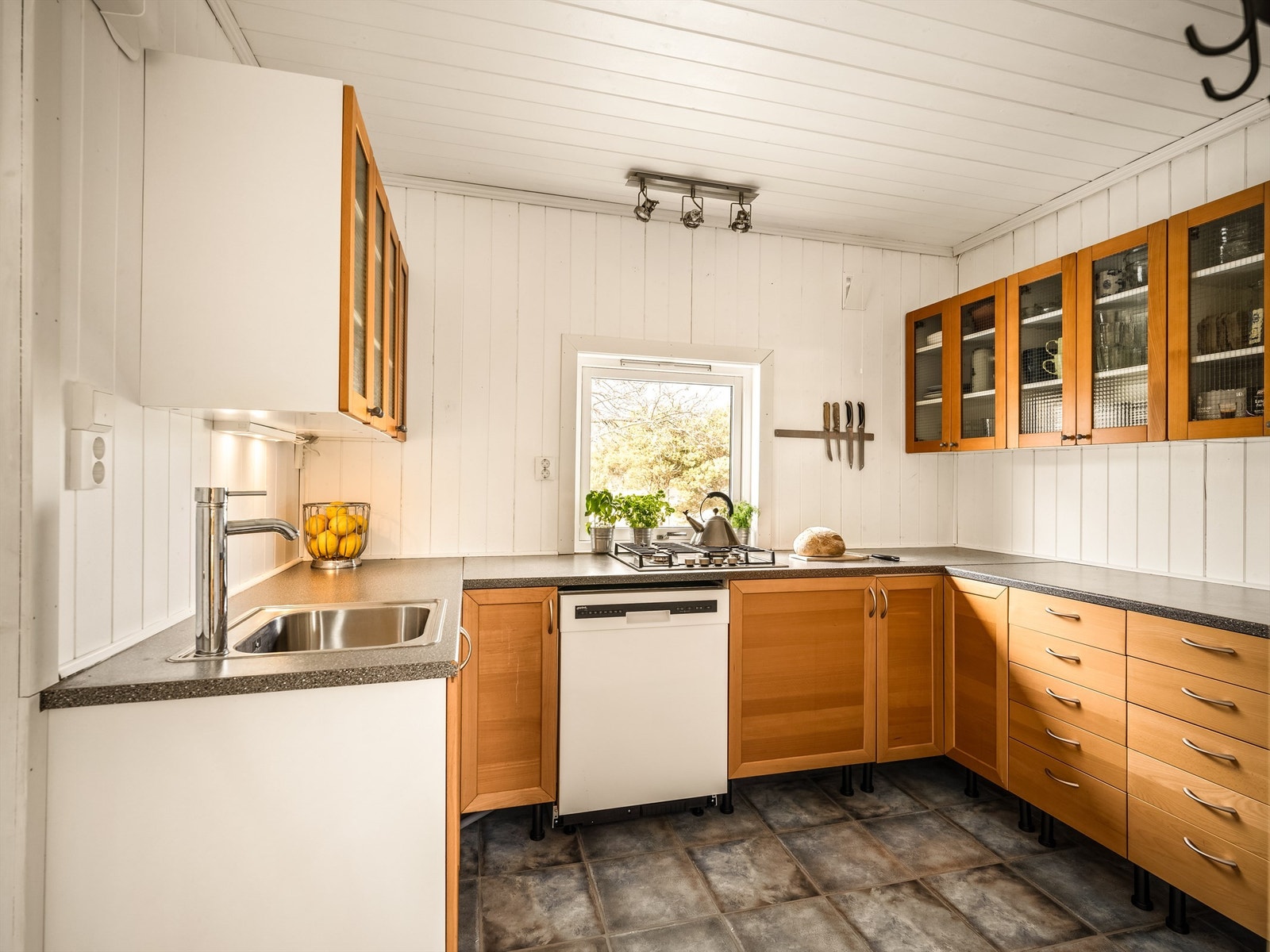 Kjøkkenet ble i 2005 oppgradert med ny innredning som i dag bærer preg av forsiktig bruk. Galleribilde