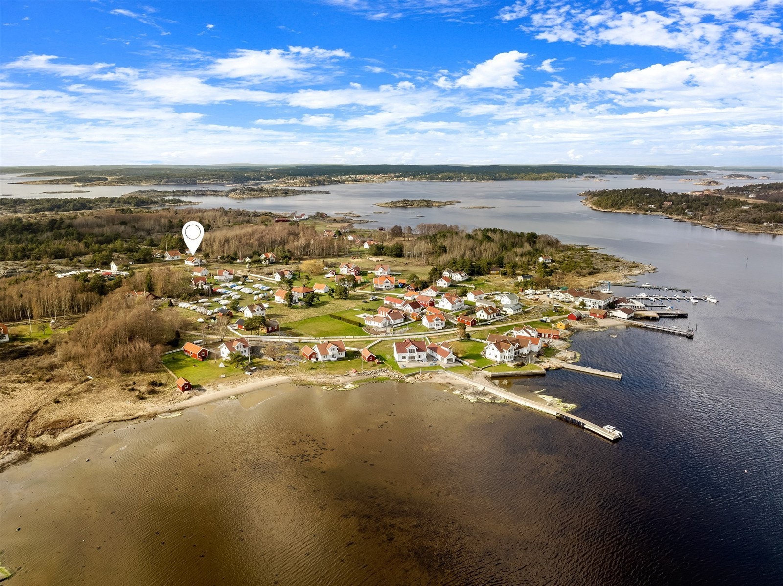Med sykkel tar du deg raskt til og fra fergeleiet. Galleribilde