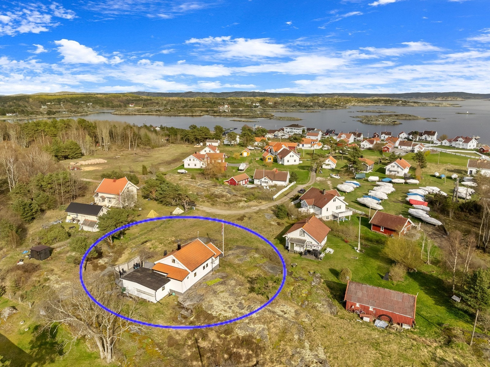 Snøtteveien 26 presenteres av Tina Natalie Kristiansen i Krogsveen. Galleribilde