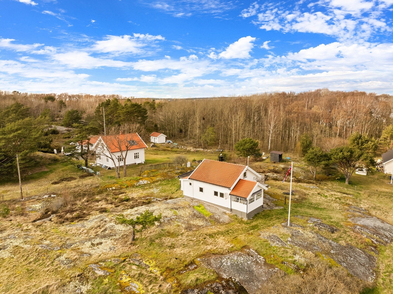 Siden den først ble oppført i 1935 er hytta tilbygget både på 70- og 90-tallet, samt i 2005. Galleribilde