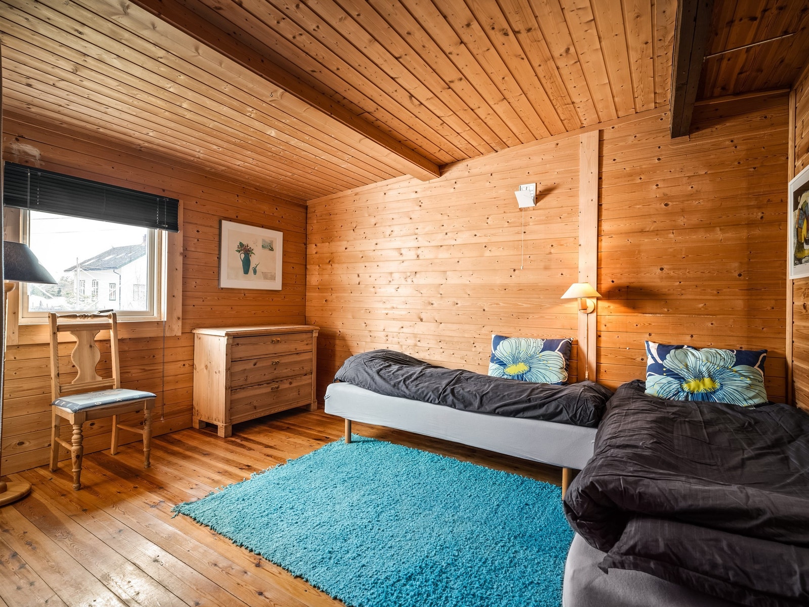 I tilbygget inngår blant annet dette rommet som har vært benyttet som soverom. Galleribilde