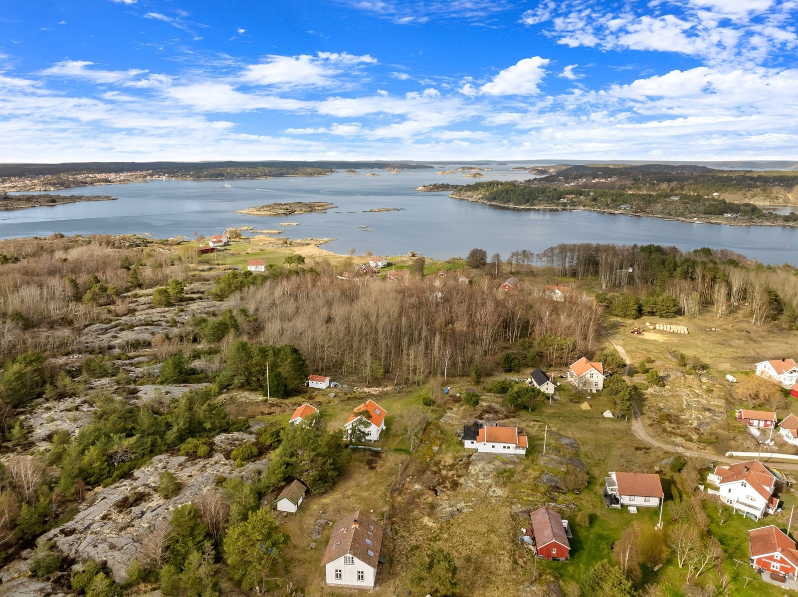 På Herføl kan du tilbringe feriedagene i naturskjønne omgivelser, på grensen til Ytre Hvaler Nasjonalpark. Galleribilde