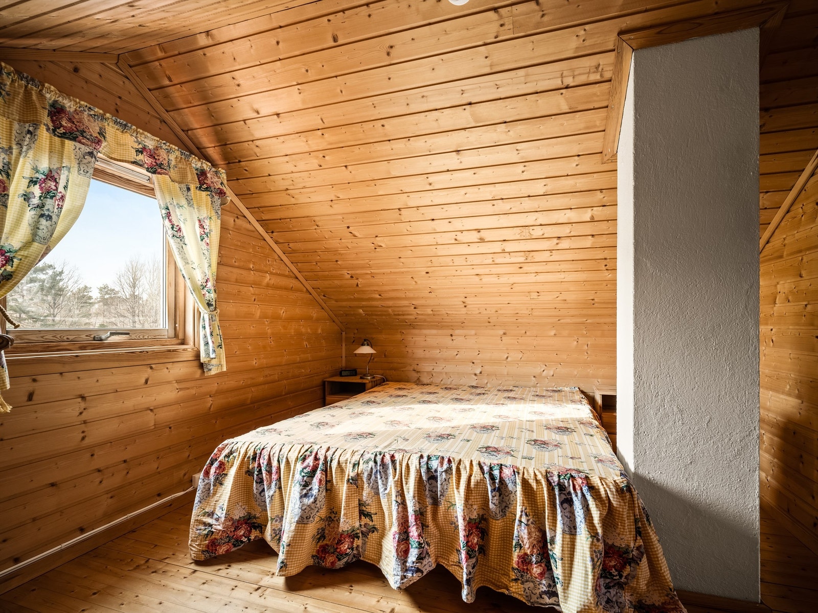 Loftsetasjen ble påbygget hytta i 2005 og inneholder blant annet to soverom. Galleribilde