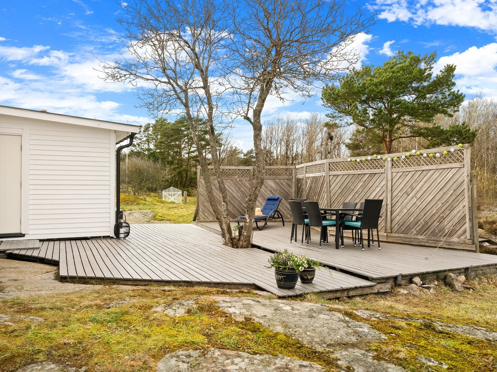 Ute på egen terrasse er det lett å sette pris på de fredelige omgivelsene. Galleribilde