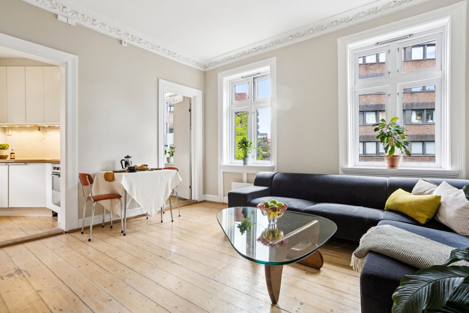 Dette er en pen 2-roms andelsleilighet beliggende attraktivt og sentralt på Tøyen. Galleribilde