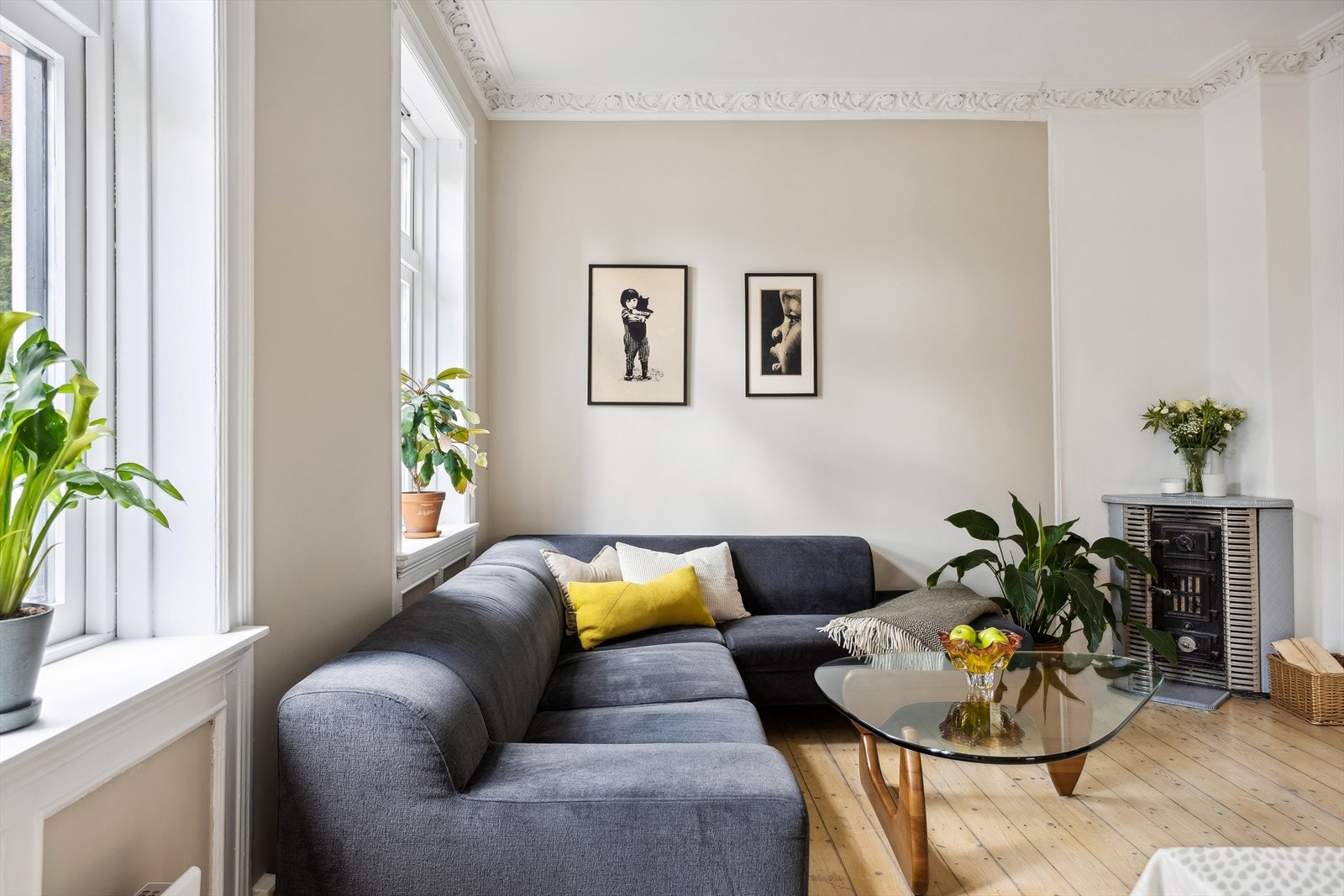 Stuen er romslig med god møbleringsfrihet. Galleribilde