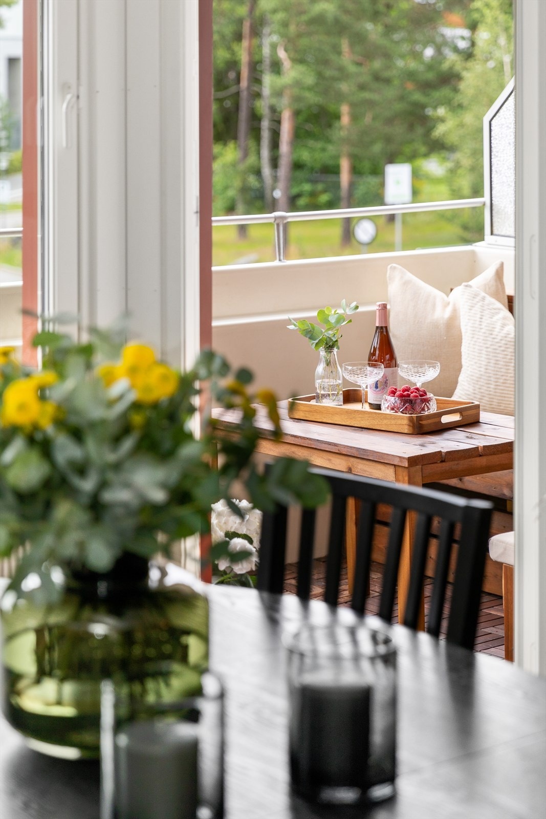 "Et ekstra pluss er at det ikke er en blokk på andre siden av veien, slik at vi får litt "utsikt". Sitat selger. Galleribilde