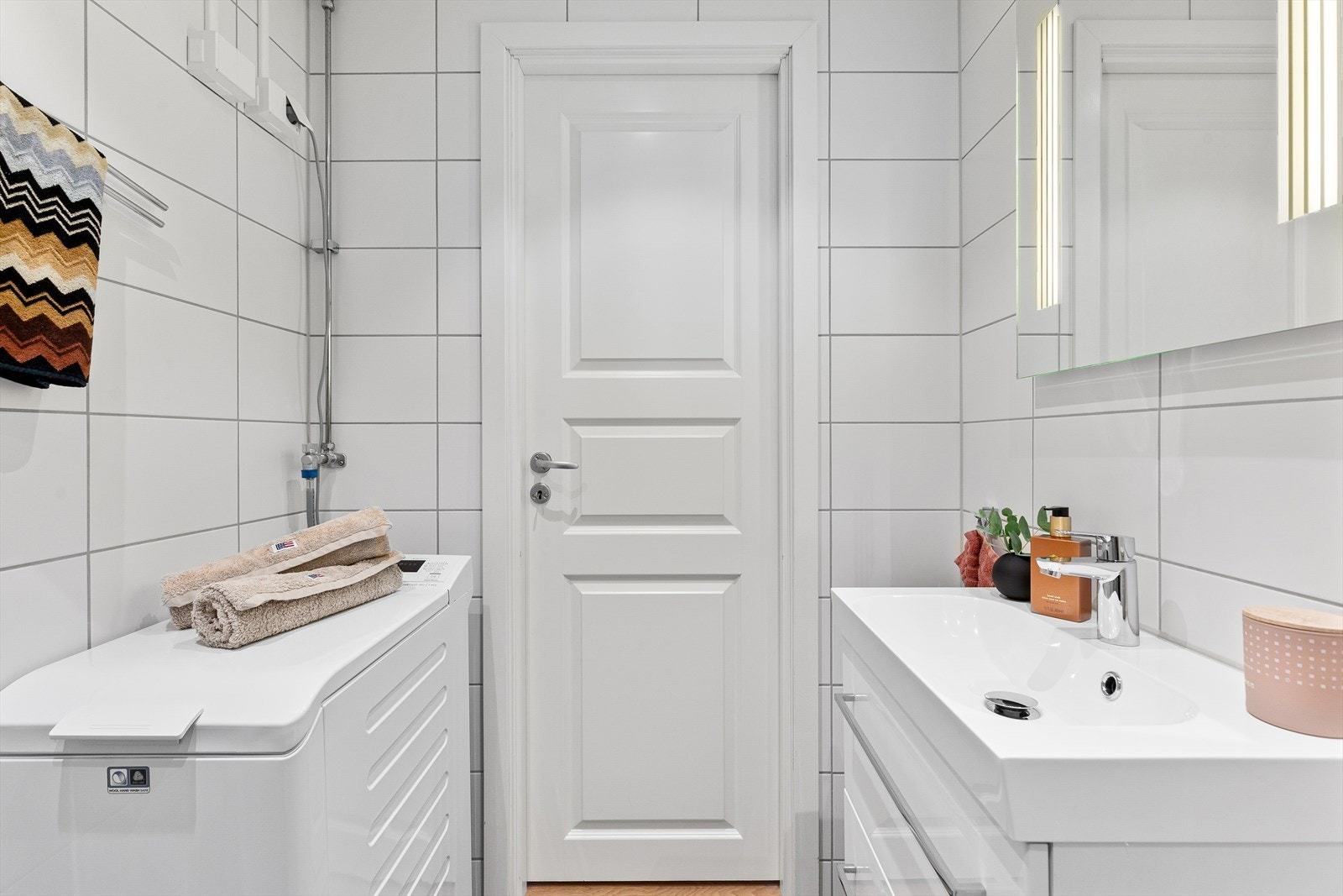 Opplegg for vaskemaskin på badet. Galleribilde