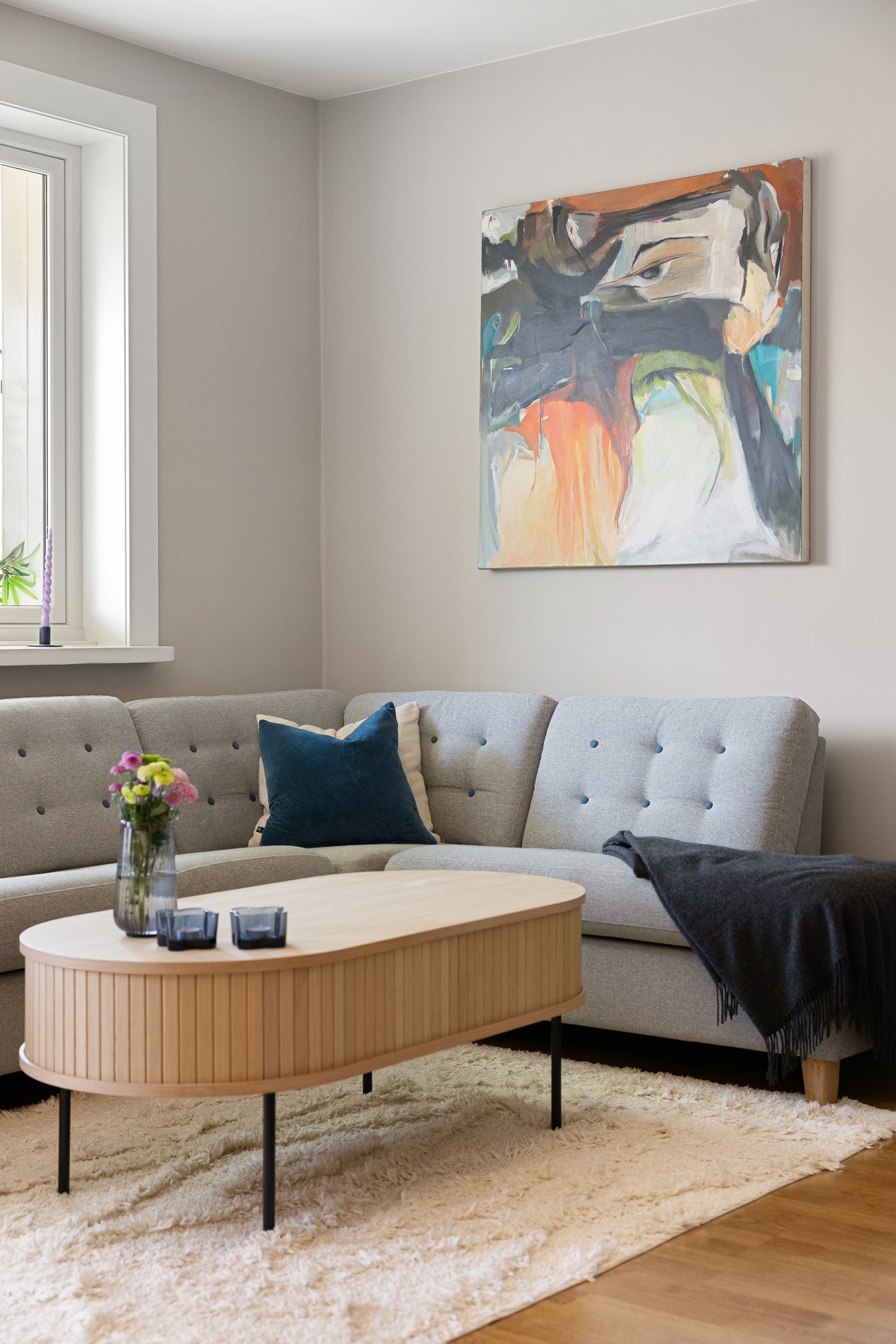 Her kan du få plass til sittegruppe samt spisebord i stuen Galleribilde