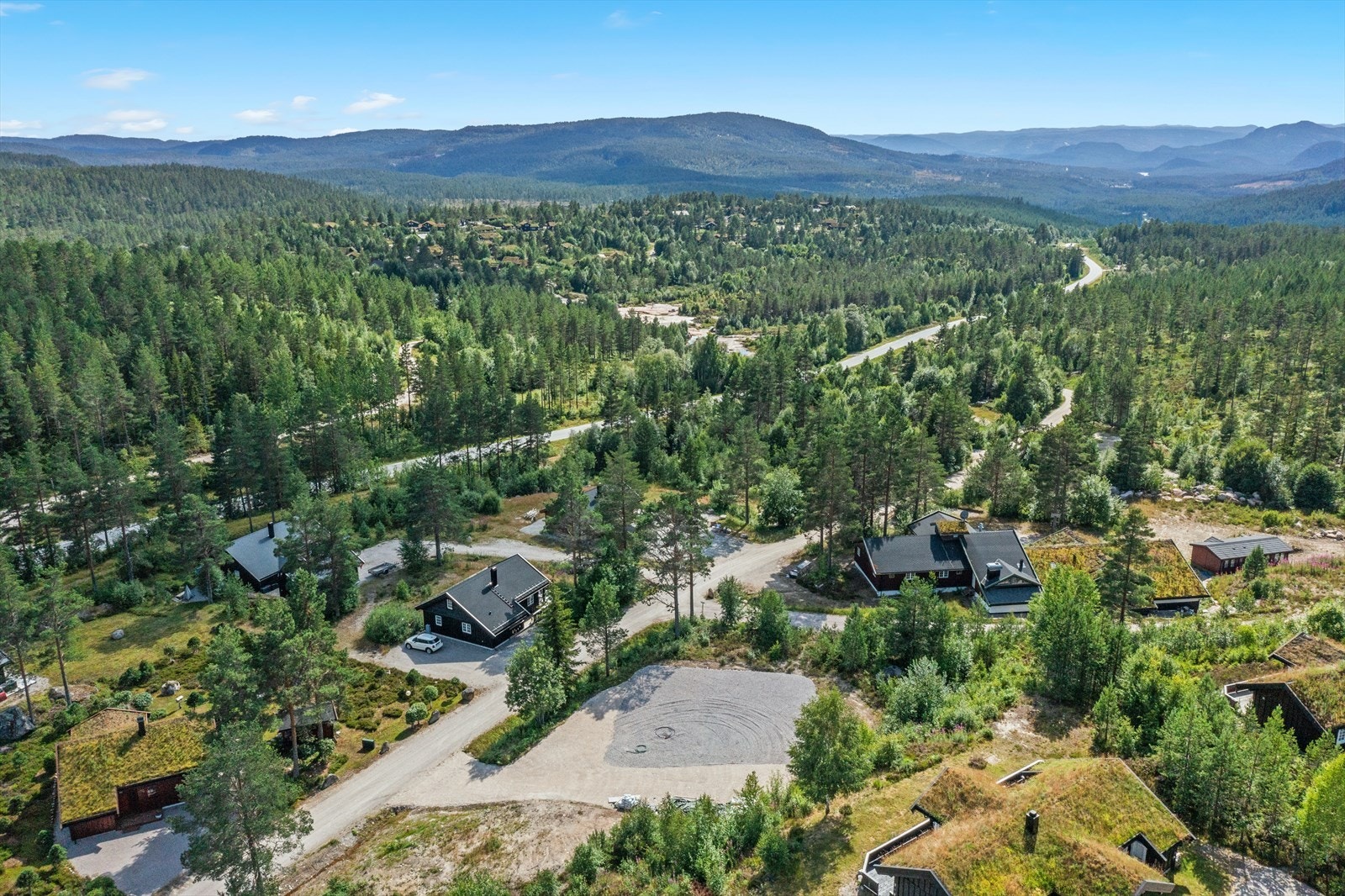 Kort vei til skiløyper, turstier, fiskevann mm. Galleribilde