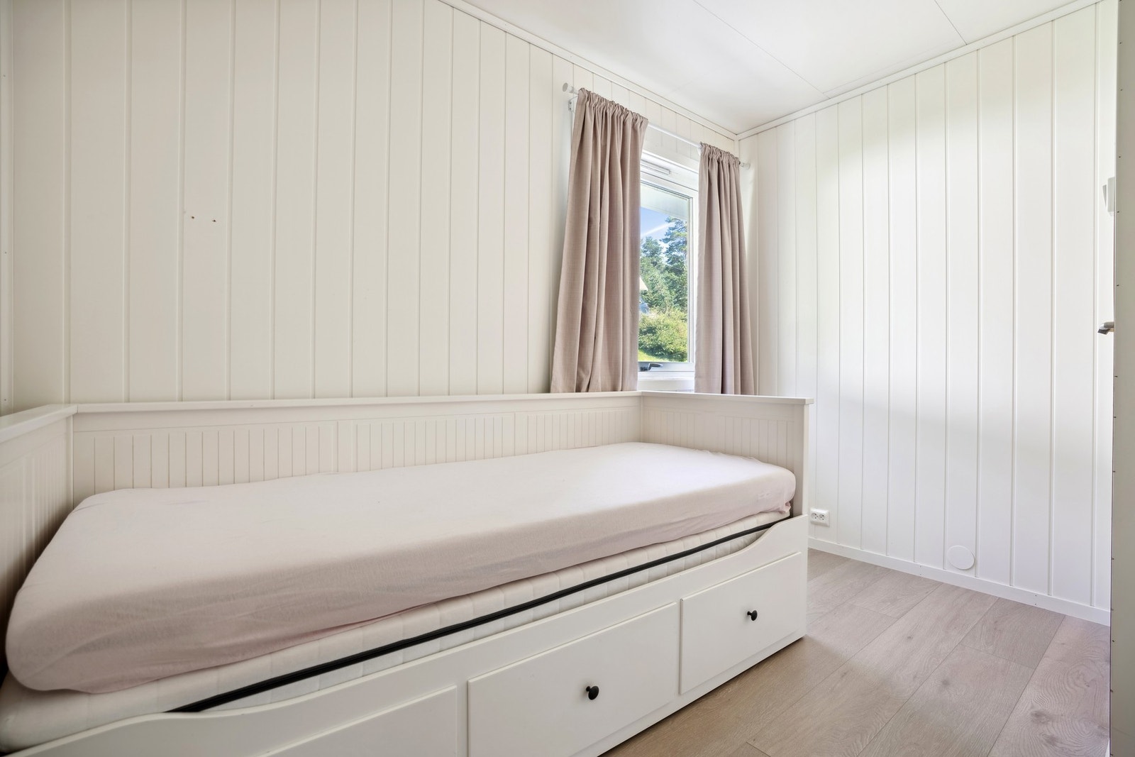 I tillegg til fire soverom, har boligen også fire boder. Det er med andre ord gode lagringsmuligheter. Galleribilde