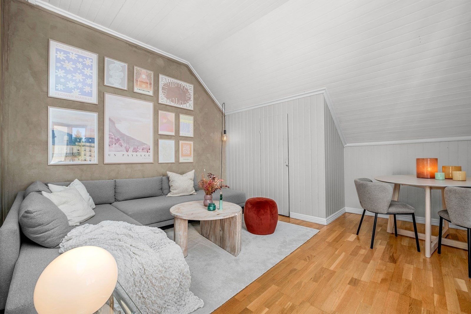 Her får du en gjennomgående lys og pen leilighet med moderne standard og smarte løsninger. Galleribilde