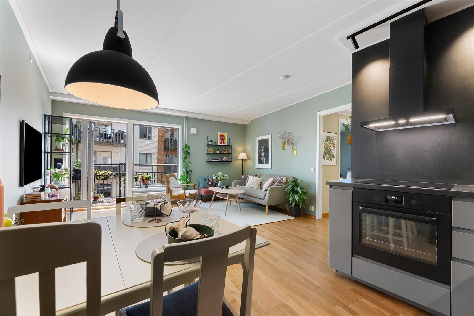 God plass til spisebord i tilknytning til kjøkkenet. Galleribilde