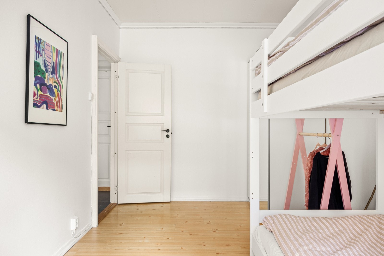 På barnerommet er vinduet punktert, det er bestilt inn nytt i regi borettslaget. Galleribilde