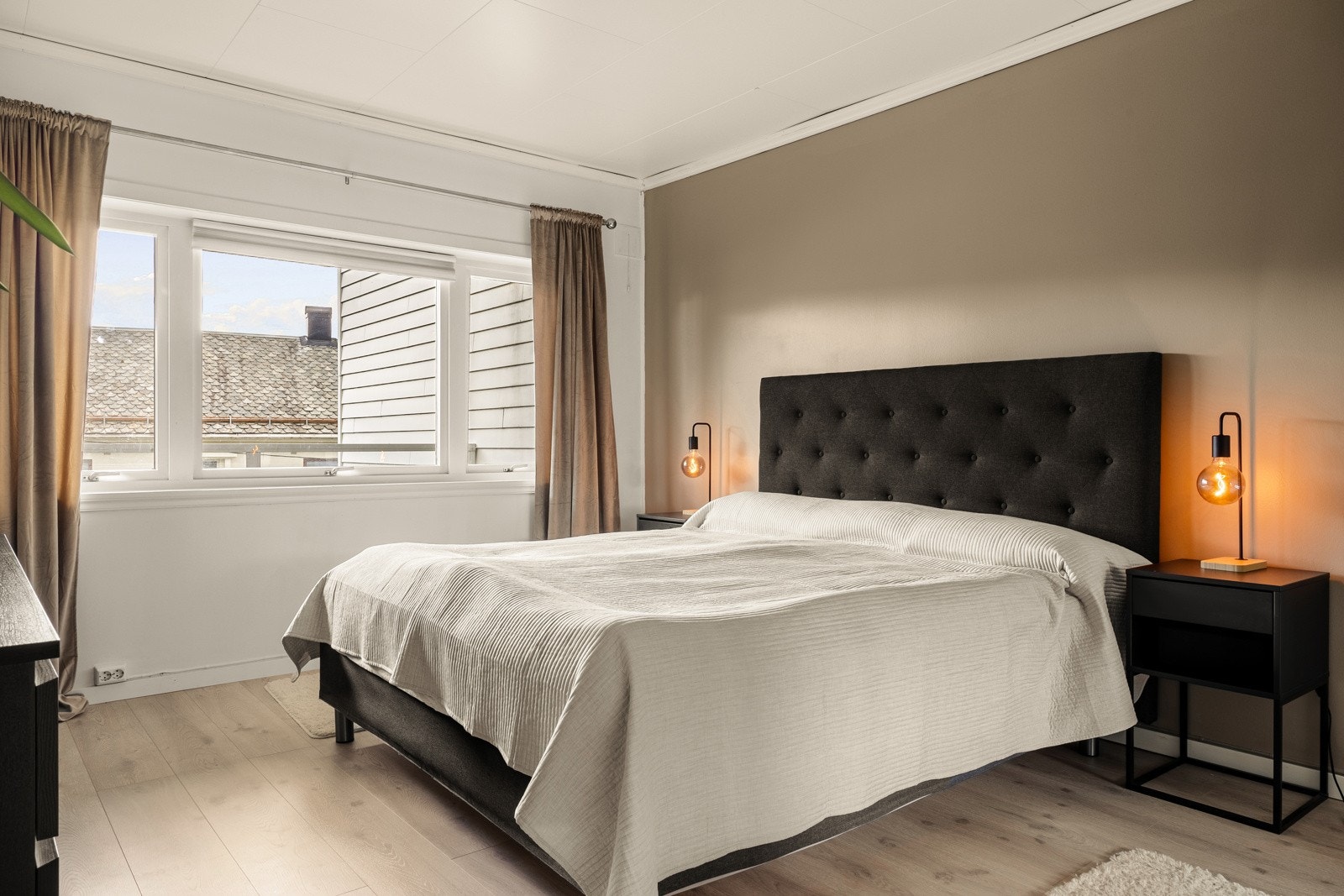 Leiligheten har to romslig soverom på 15 og 11 m². Galleribilde