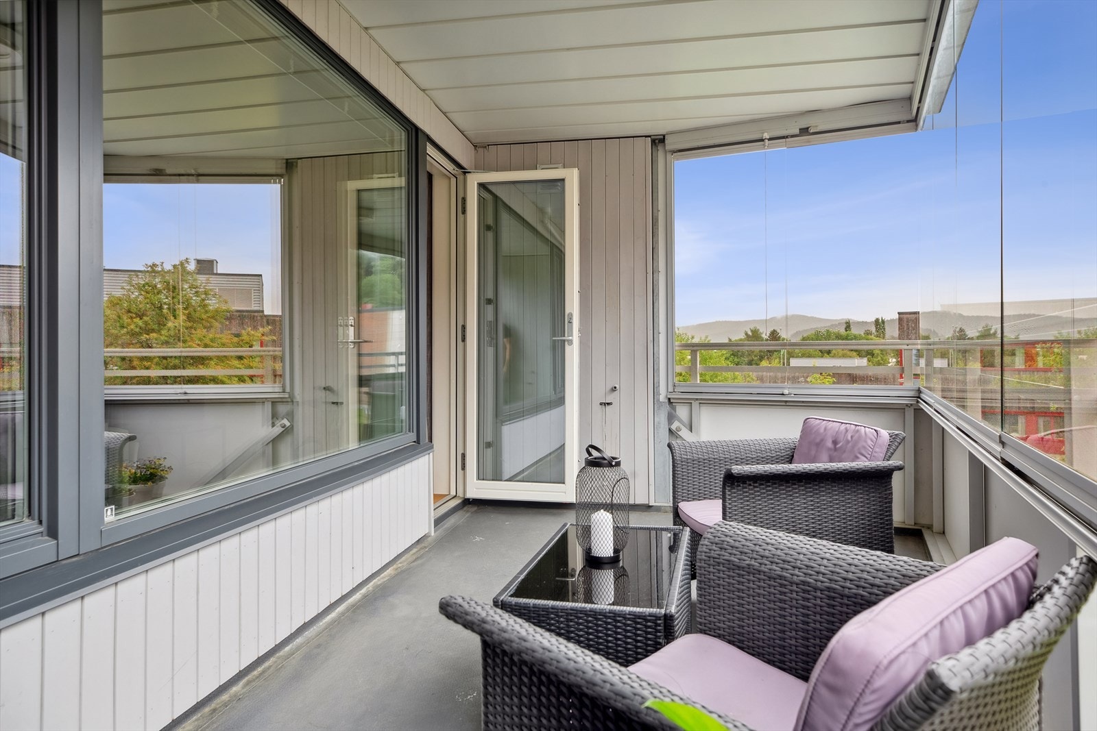 Det er gode sol- og utsiktsforhold på balkongen. Galleribilde
