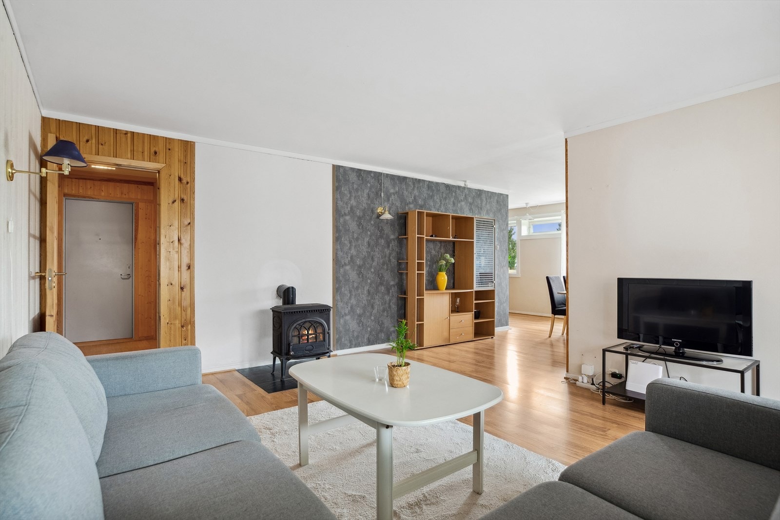 Det er god plass til sofa og tilhørende møblement. Galleribilde