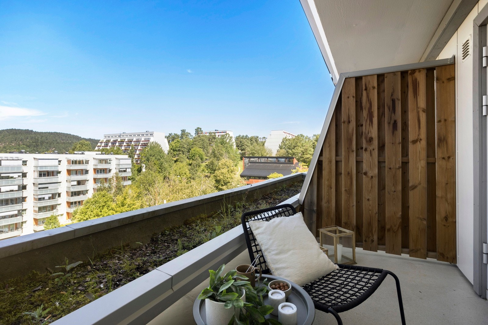 Balkongens store størrelse gir god plass til utemøbler og grill. Galleribilde