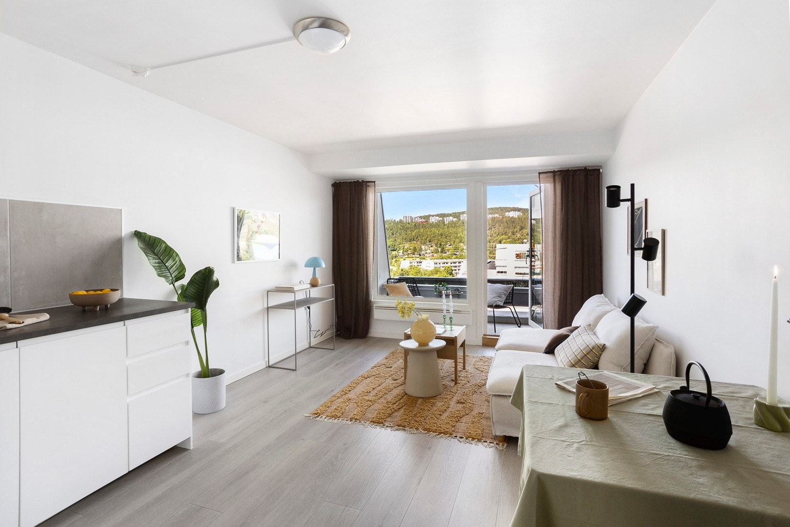 Ali Hashmi ved din lokale eiendomsmegler EIE Stovner har gleden av å presentere Stovner Senter 1! Galleribilde