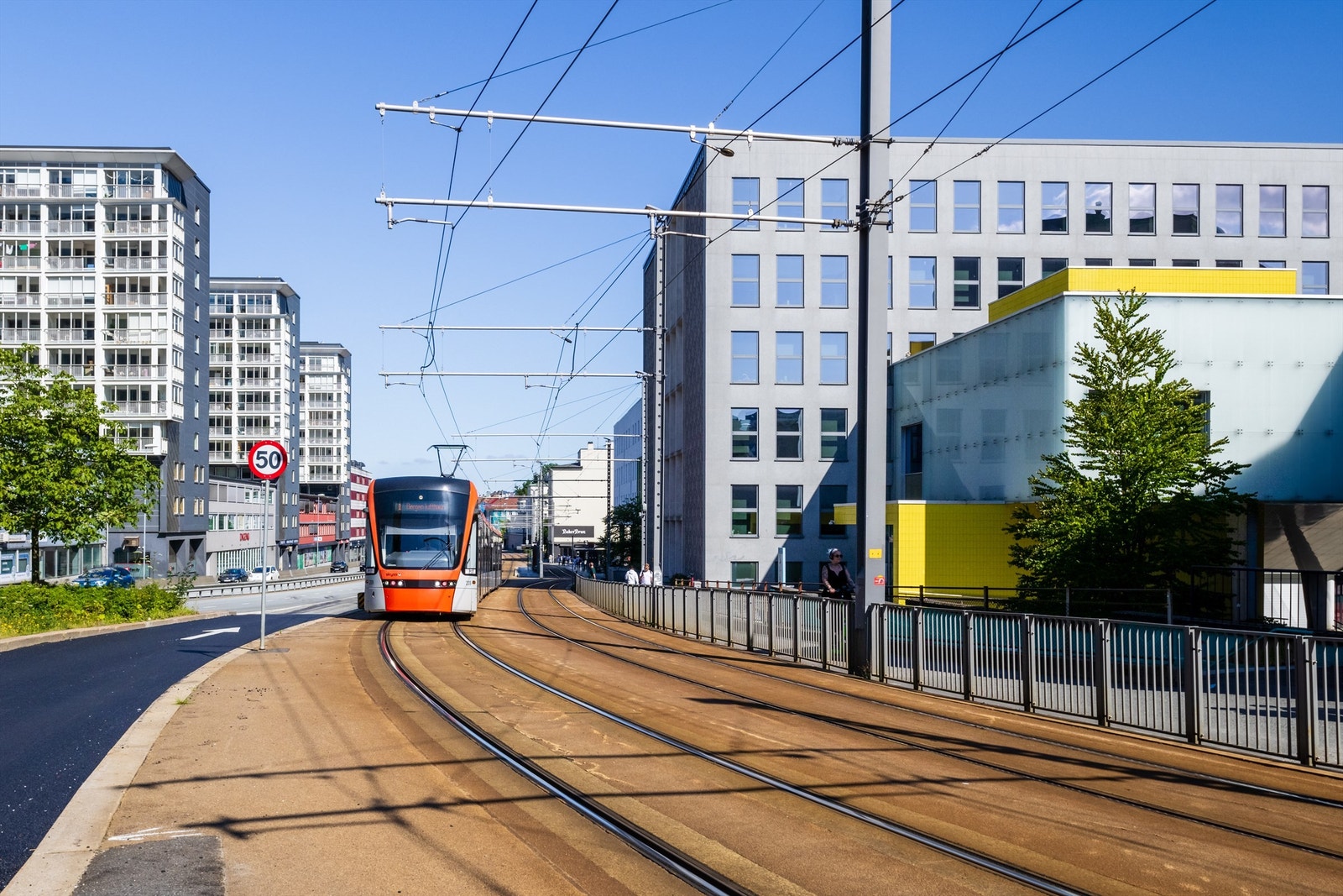 Bybanestopp etter Danmarksplass er Kronstad som er et par minutter unna boligen og som bringer en til byen eller i retning av Bergen Lufthavn Galleribilde