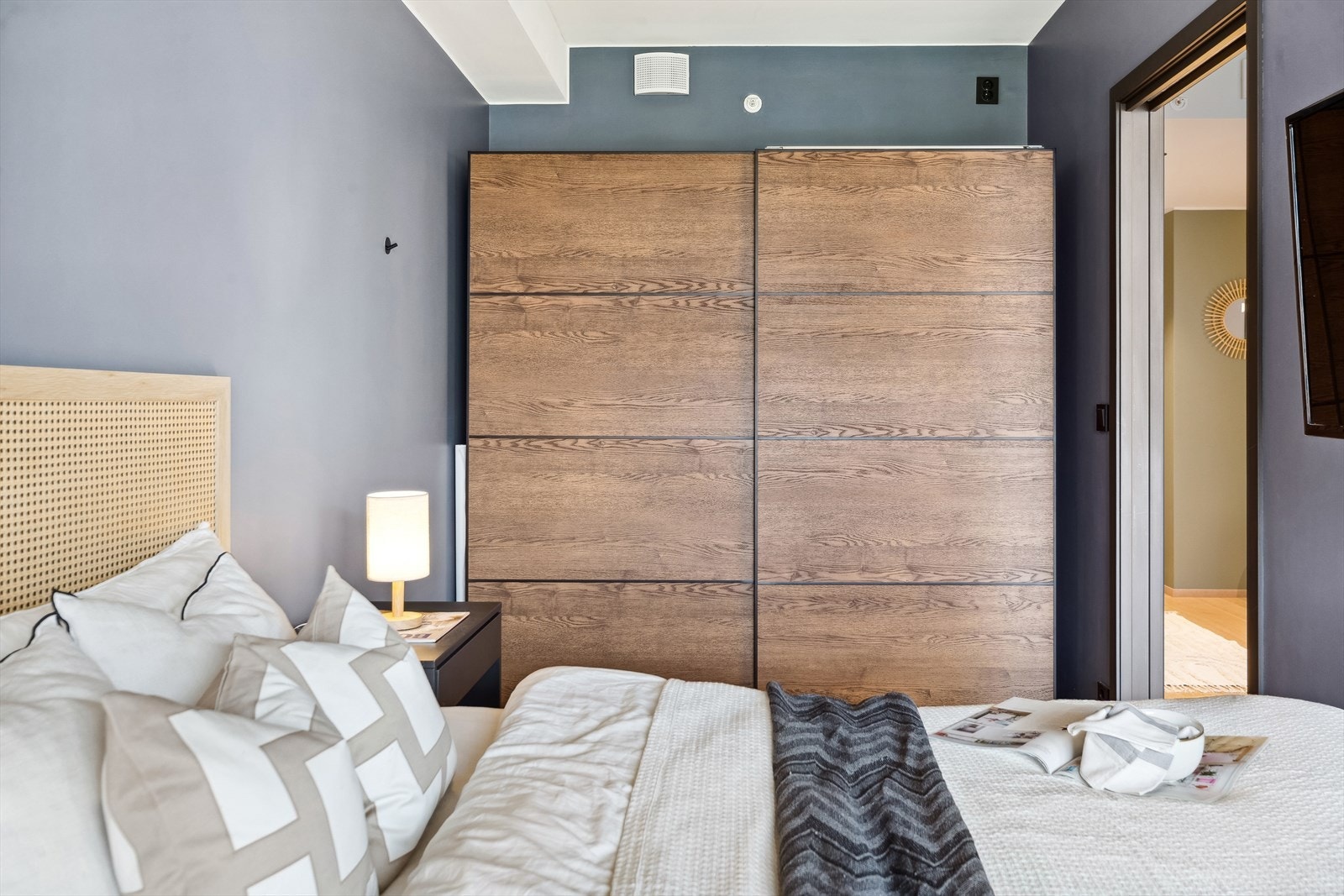 Soverom med garderobeskap Galleribilde