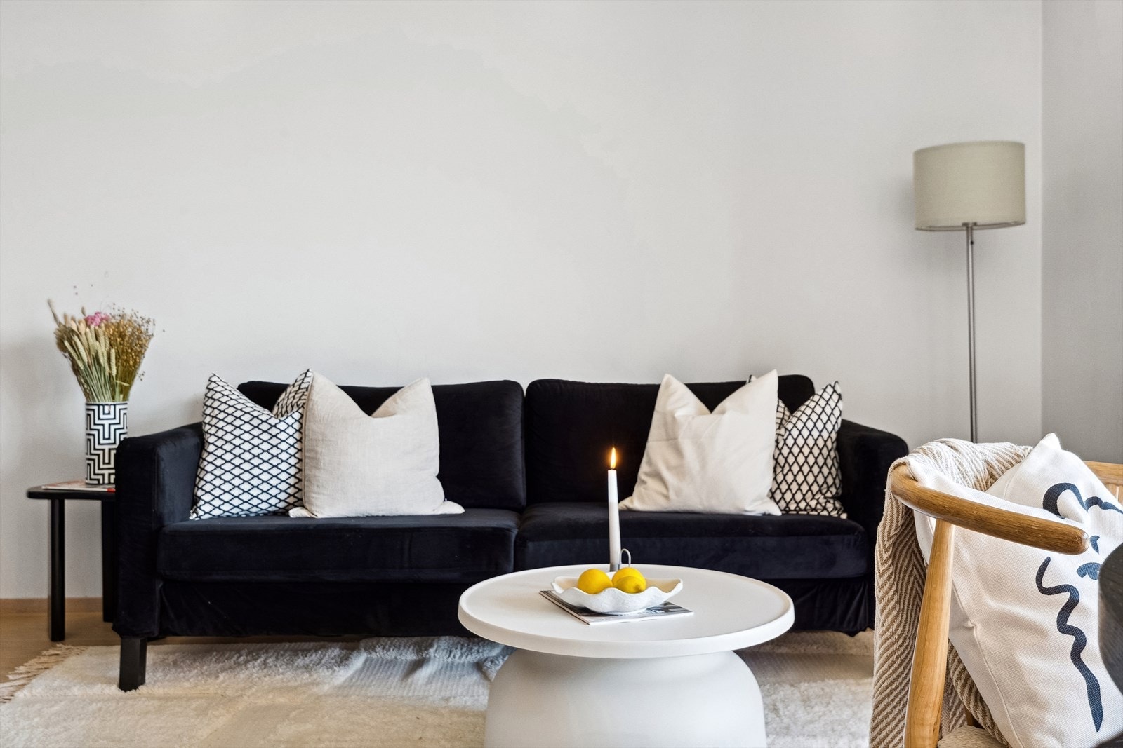 Det stilrene farge- og materialvalget gir rom for egen, kreativ innredning Galleribilde