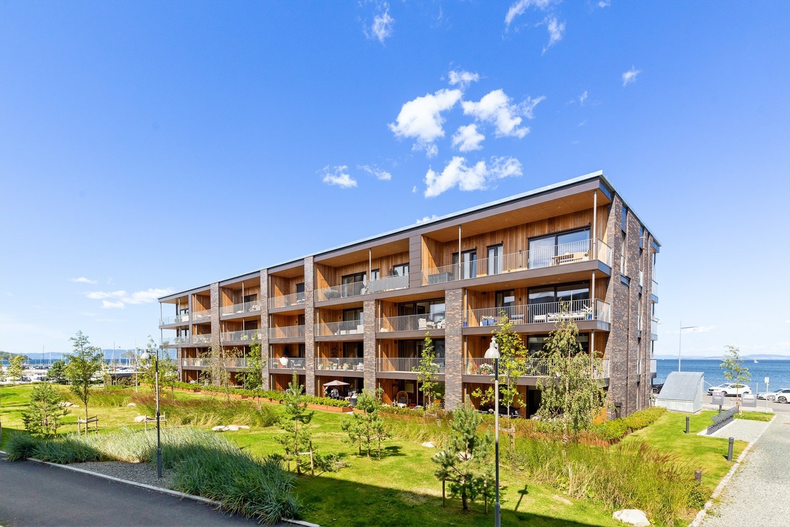 Balkongens sydvestvendte beliggenhet sikrer optimale solforhold. Galleribilde