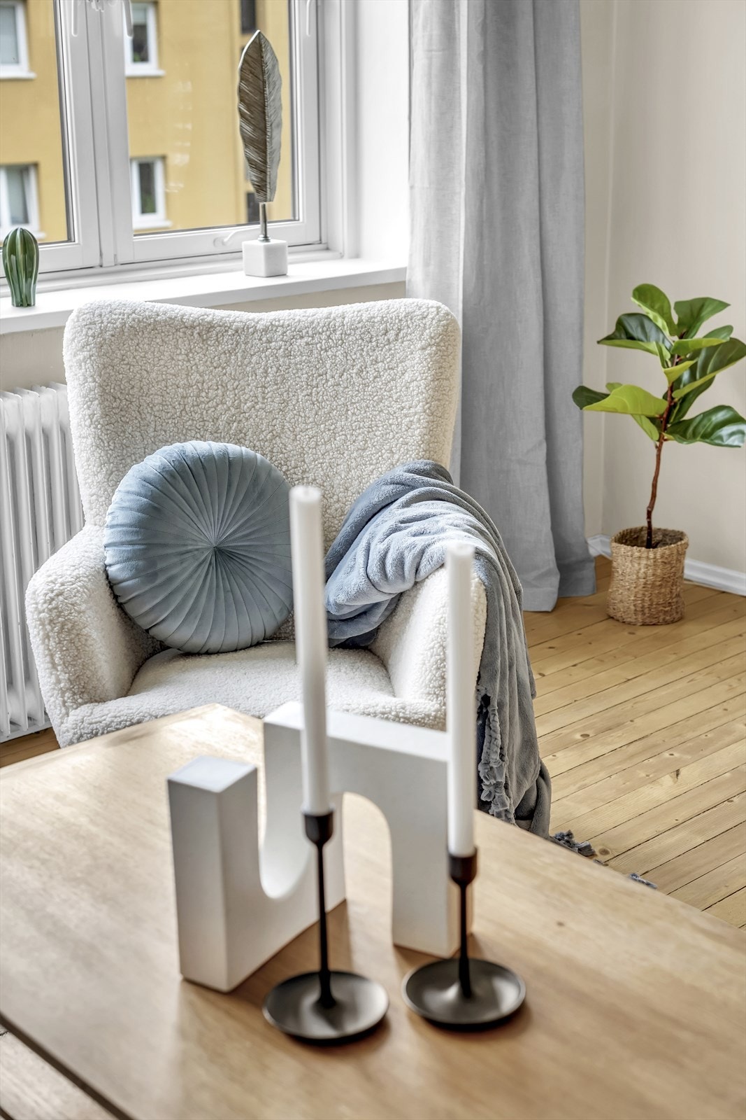 Det er vannbåren varme tilknyttet radiatorer. Galleribilde