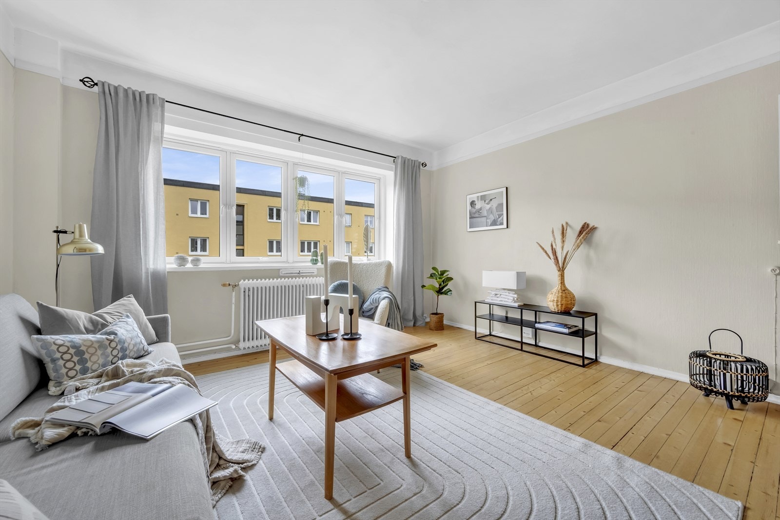 Denne koselige leiligheten har behov for litt ekstra oppmerksomhet for å få den til dagens standard, så her er det gode muligheter til å virkelig få satt sitt eget preg og lagd drømmeleiligheten. Galleribilde