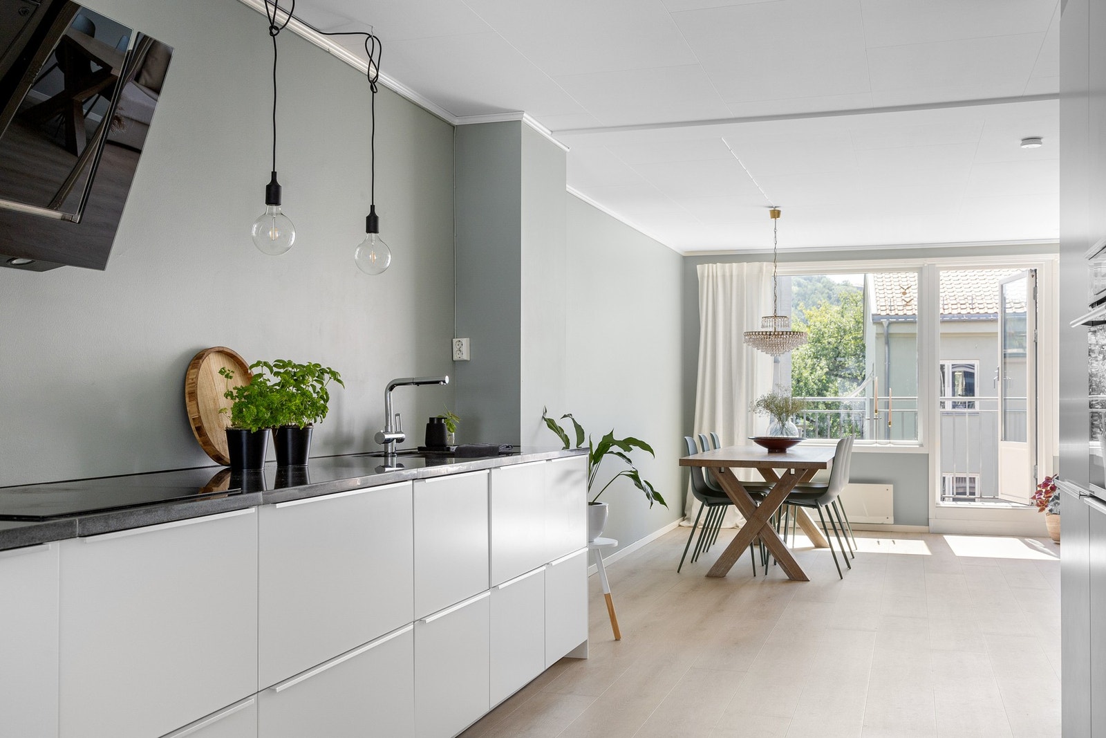 Dette er en meget innbydende 2-roms leilighet med god standard og planløsning. Galleribilde