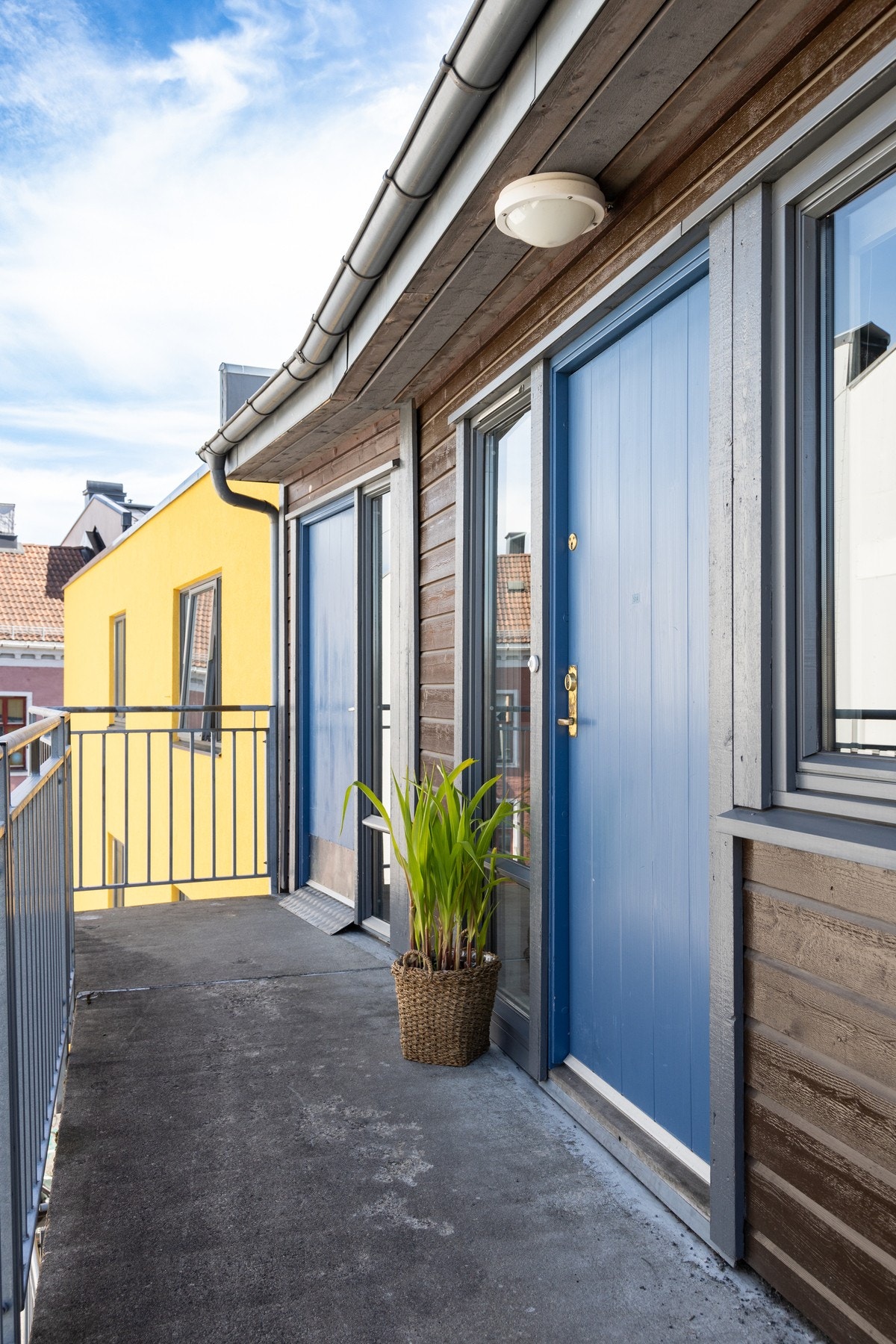 Boligens inngangsparti. Galleribilde