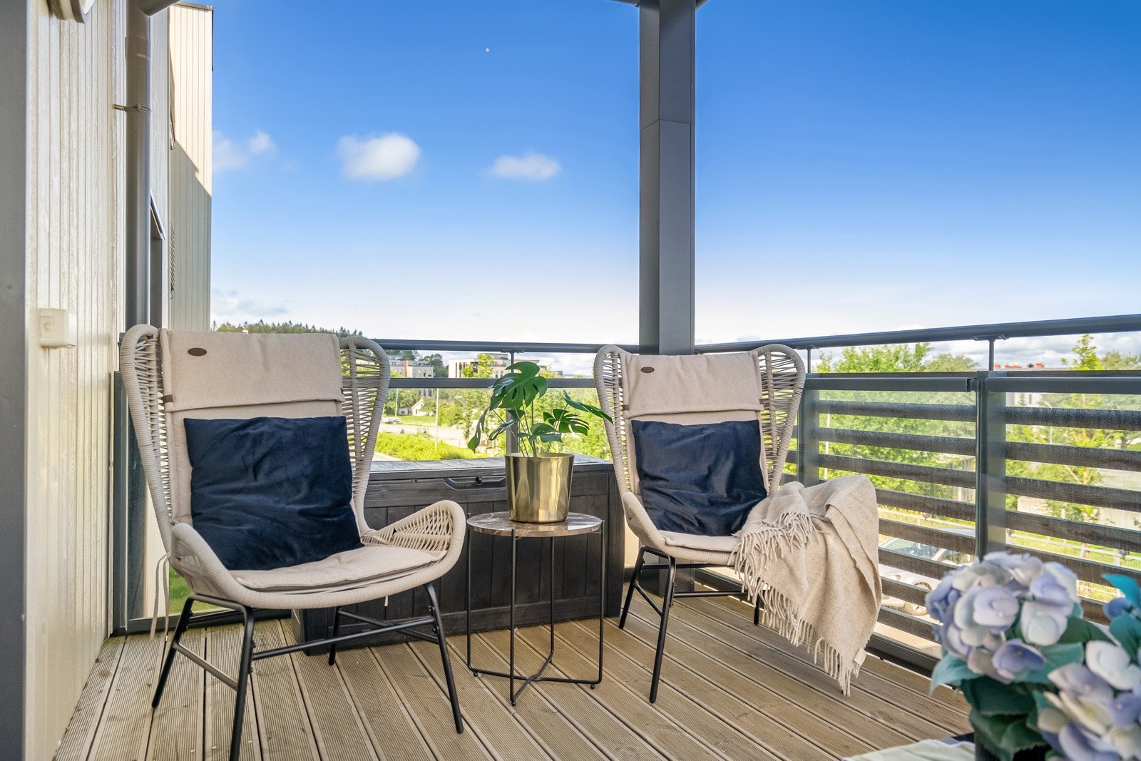 Balkongen måler 9 kvm. Galleribilde