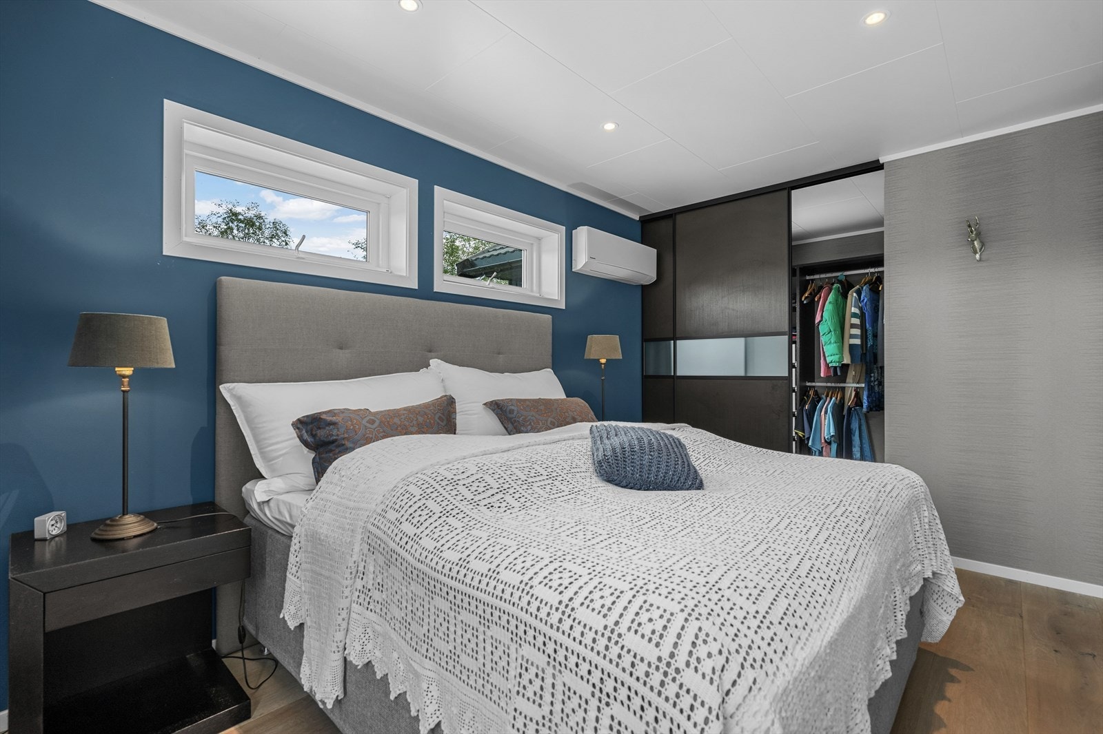 Hovedsoverom med walk-in closet Galleribilde