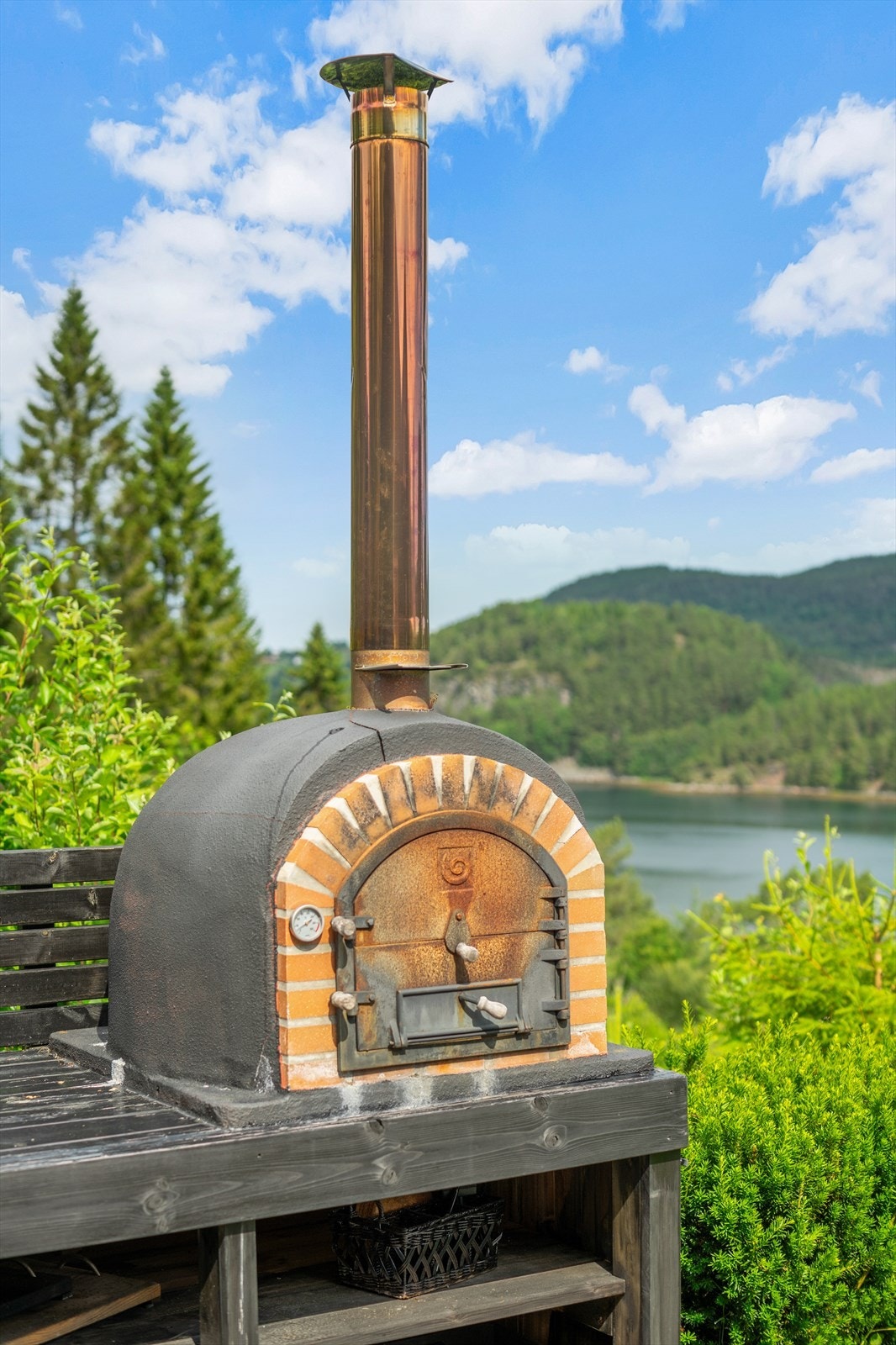 Pizzaovn på terrassen Galleribilde