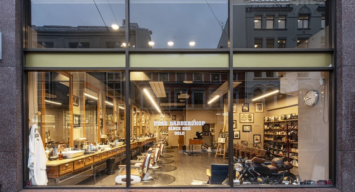 Lokalet har store vinduer ut mot Storgata Galleribilde