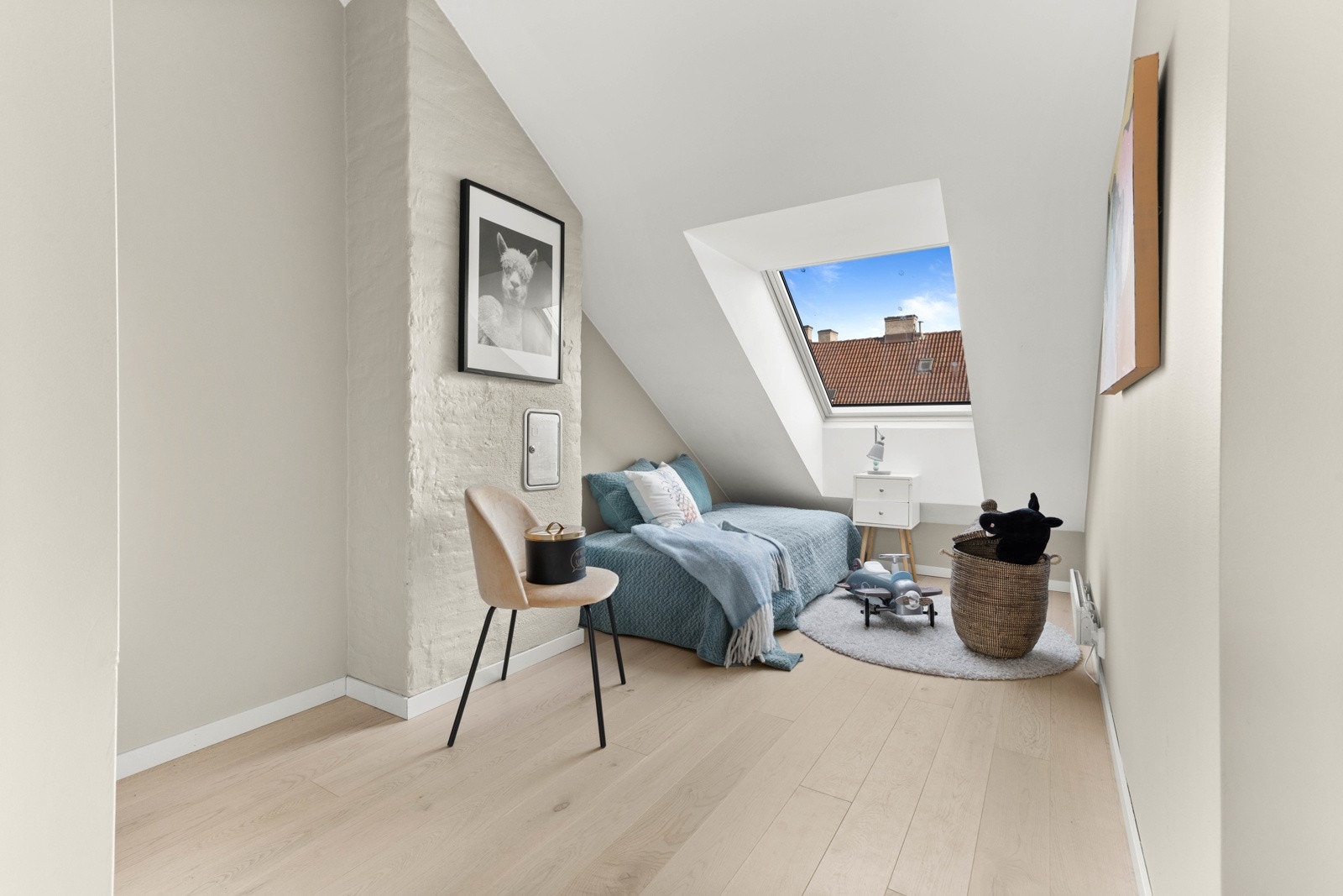 Tre soverom gjør det enkelt å tilpasse boligen til ulike livsfaser og et ulikt antall beboere. Galleribilde