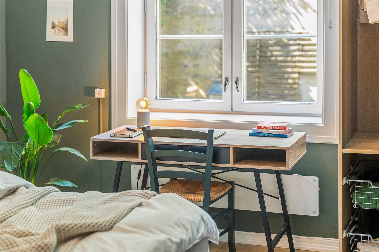 Fin kontorplass på soverommet Galleribilde