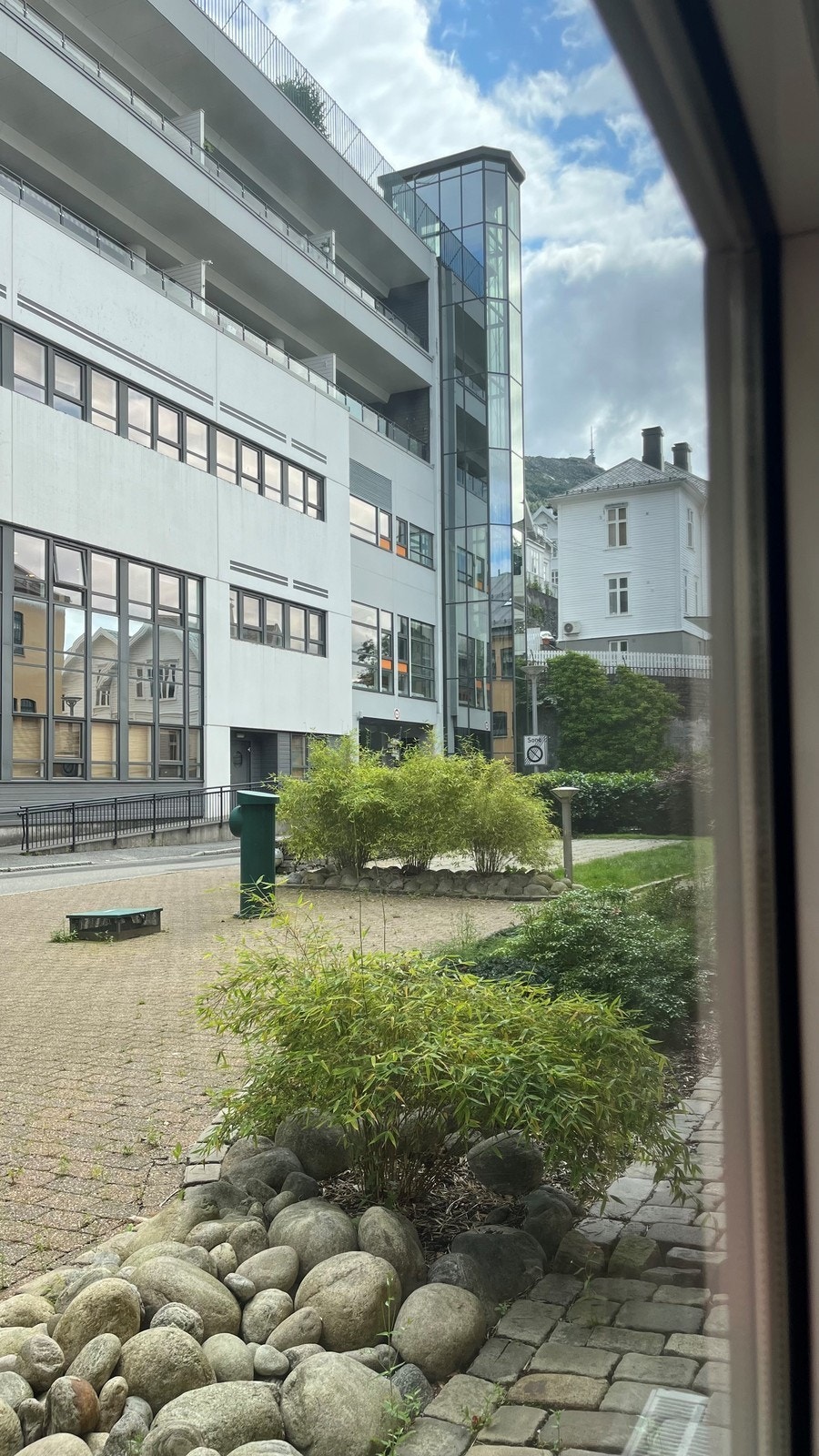 Leiligheten ligger i et attraktivt område med gangavstand til bykjernen og utdanningsinstutisjoner. Galleribilde
