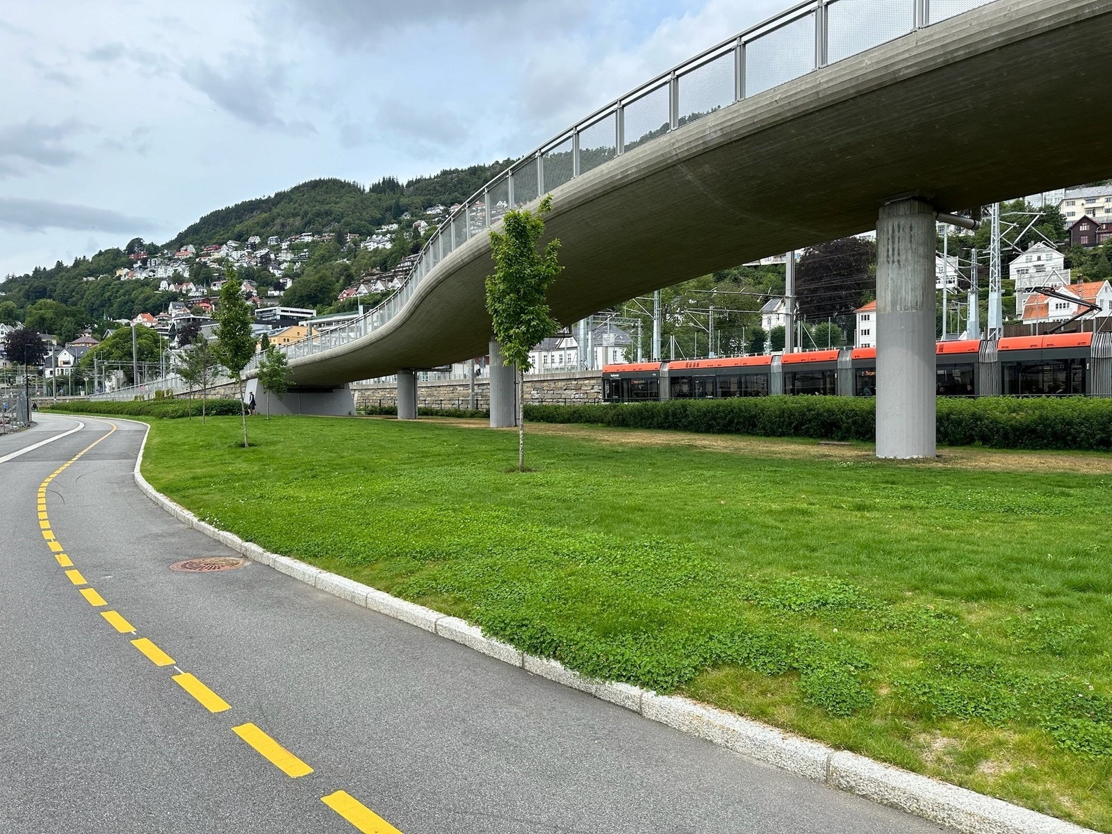 Nærmeste bybanestopp ligger kun en kort spasertur unna. Galleribilde