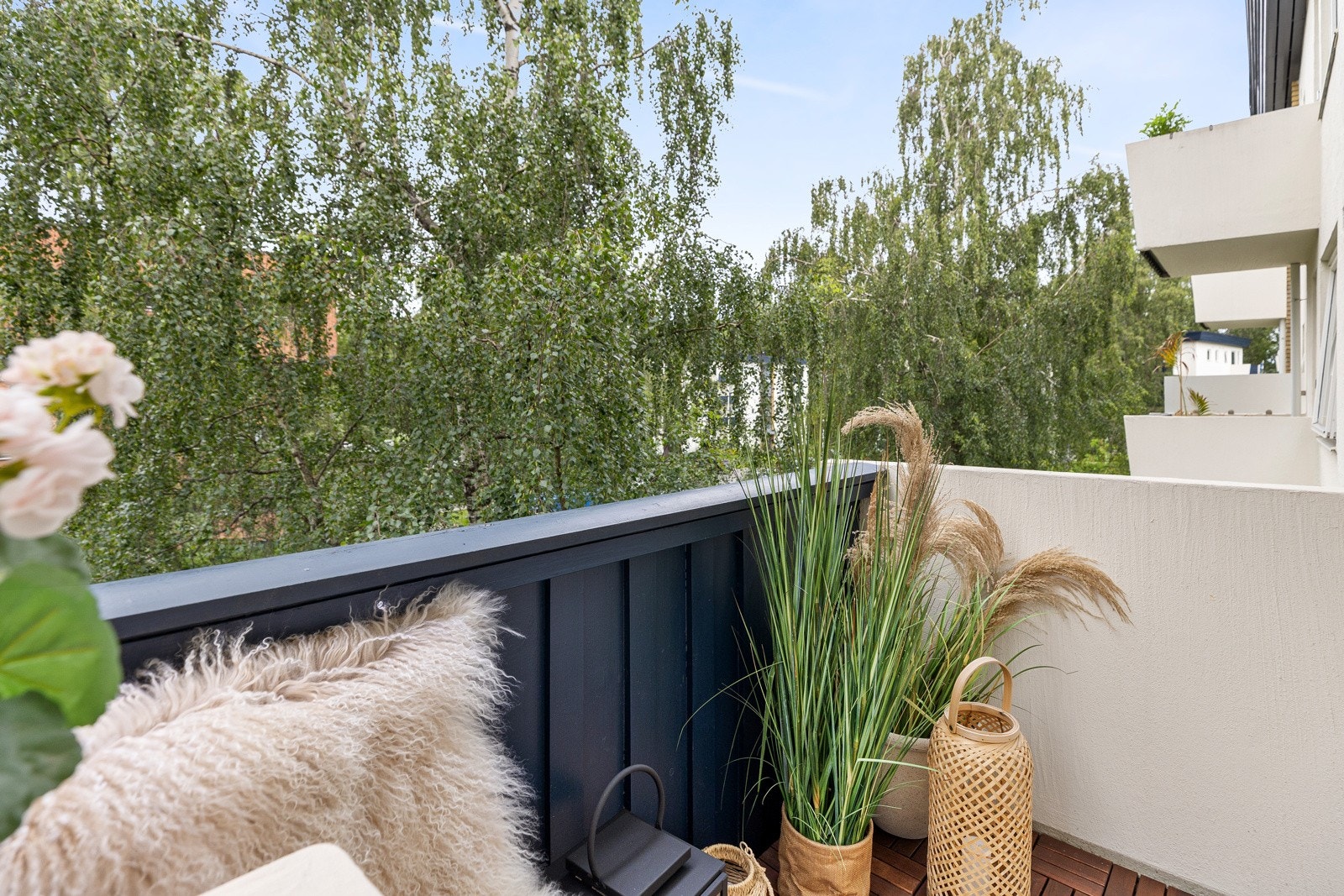 Vestvendt balkong på 2 kvm. med gode solforhold. Galleribilde