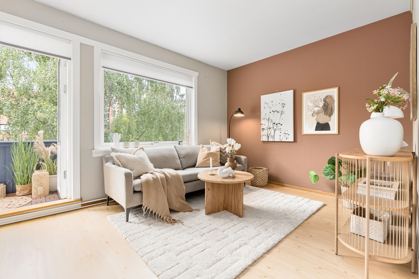 PrivatMegleren Kvadrat har gleden av å presentere Minister Ditleffs vei 3 B, en lys og pen 1-roms med alkove og god planløsning, beliggende i byggets tredje etasje, med umiddelbar nærhet til marka. Galleribilde